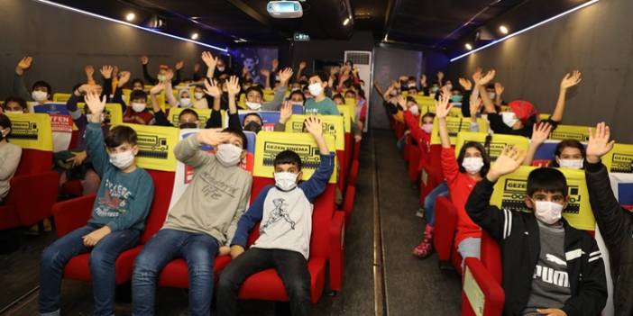 Gezen Sinema Tırı Adana'nın 8 ilçesinde vatandaşlarla buluşacak