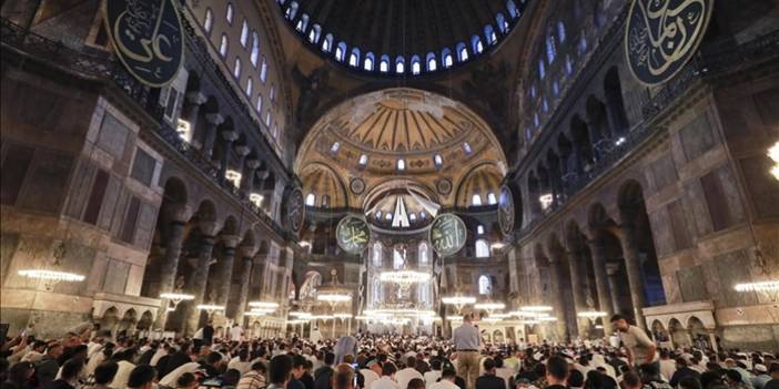 ‘Hoş geldin ey Kutlu Nebi!’