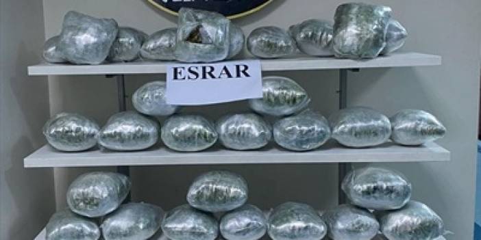 Adana'da otomobilde 20 kilo 500 gram esrar ele geçirildi