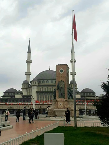 istanbul-taksim-camii.jpg