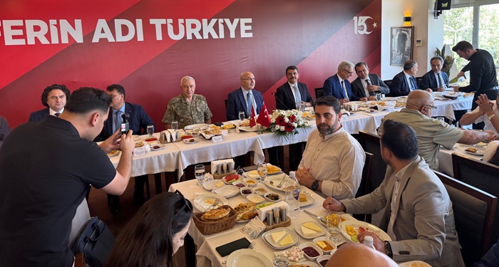 15-temmuz-demokrasi-2-001.jpg