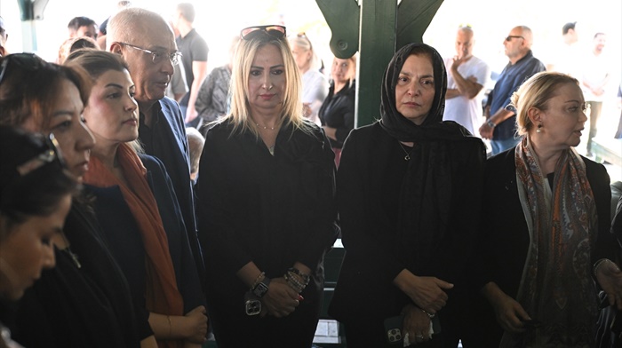 oznur-buyukizin-cenazesi.jpg