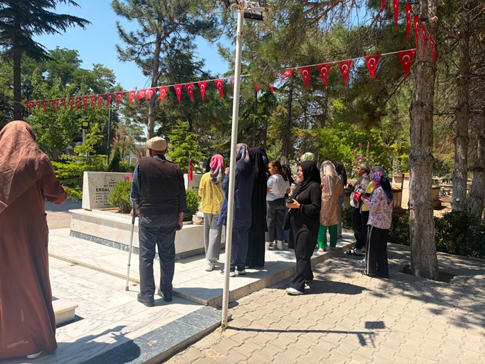ehit-omer-halisdemir-kabri.jpg