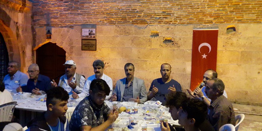 Adana Vaķıflar Bölge Müdürlüğü Ulu Camii Yanında İftar Verdi