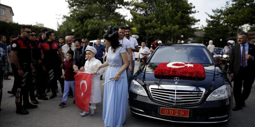 Bakan Canikli'nin makam aracı şehit oğlunun sünneti için süslendi