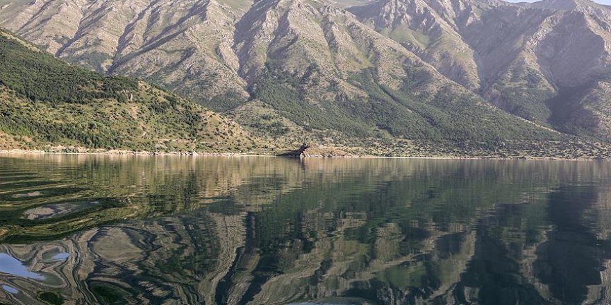 Van Gölü'nün cennet koyları keşfedilmeyi bekliyor