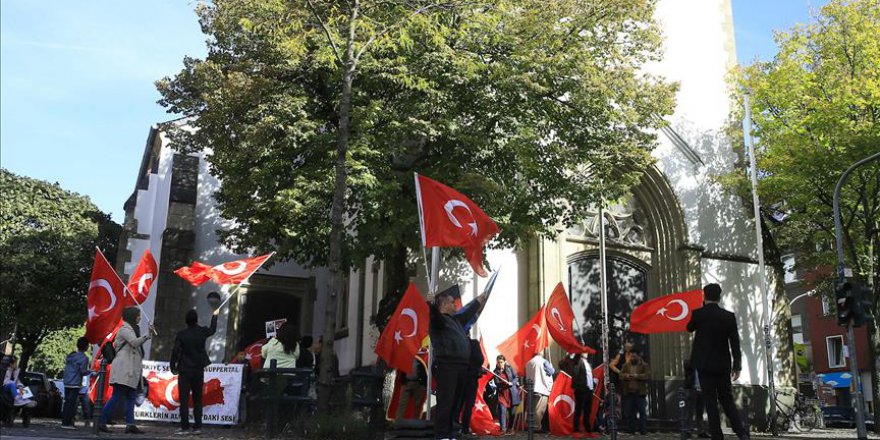 Avrupalı Türkler, Cumhurbaşkanı Erdoğan'ı Köln'de coşkuyla bekledi