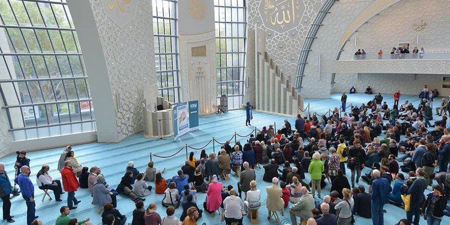 Cumhurbaşkanı Erdoğan'ın açtığı camiye Almanlardan yoğun ilgi