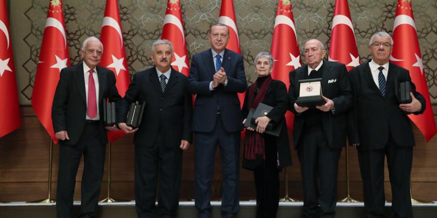 Erdoğan: Milli şairimizin ömrünün son demlerini geçirdiği daireyi Mehmet Akif Ersoy Müze Evi'ne dönüştürüyoruz