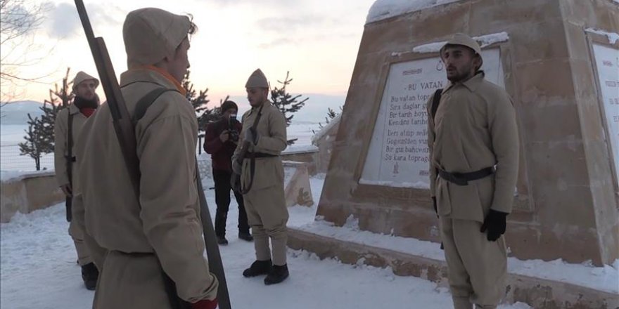 Sarıkamış şehitleri için eksi 15 derecede saygı nöbeti