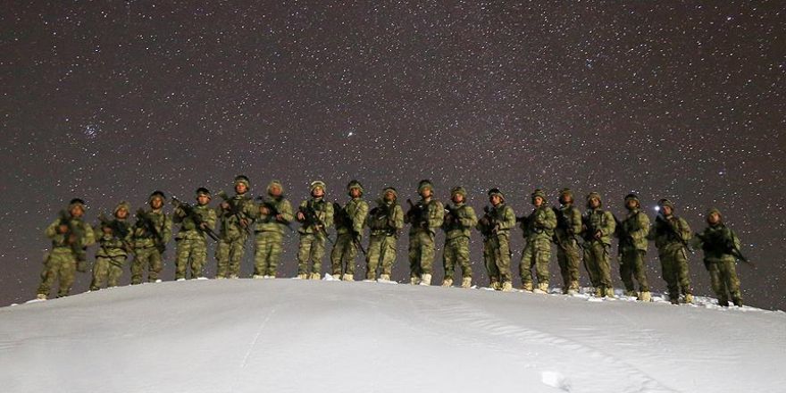 Dondurucu soğukta vatan nöbeti