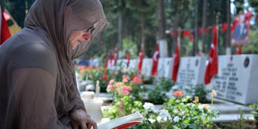 Çukurova’da Bayram öncesi şehitlik ziyaretleri