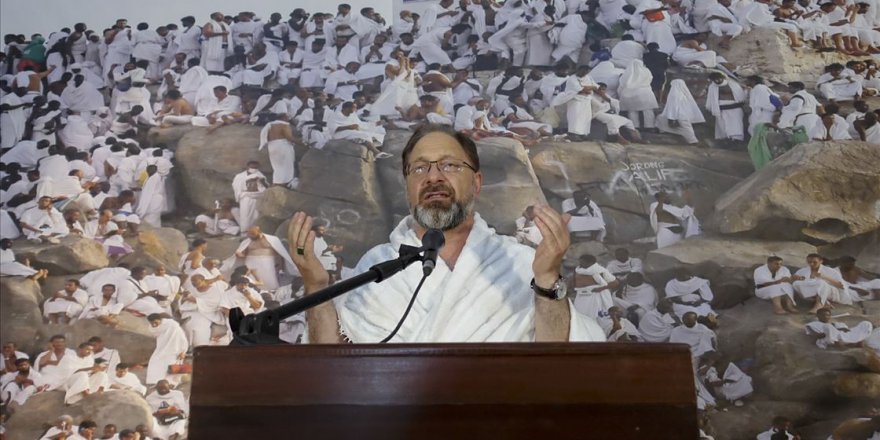 Diyanet İşleri Başkanı Erbaş, Arafat'ta vakfe duası yaptı