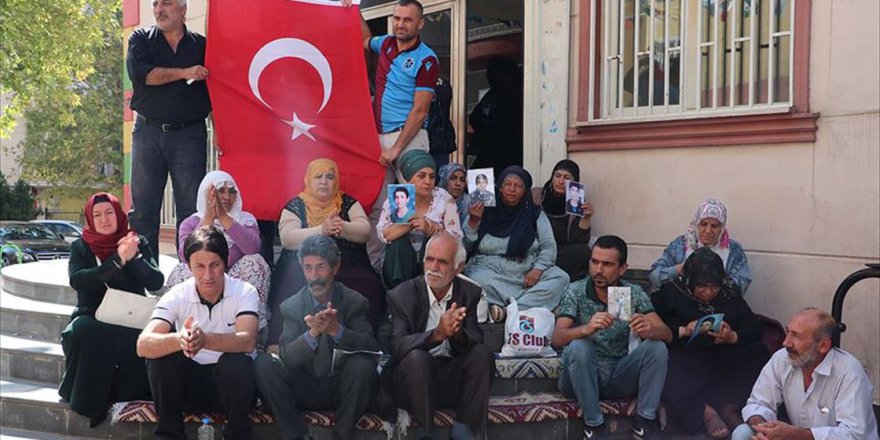 Diyarbakır annelerinin oturma eylemine destek ziyaretleri sürüyor