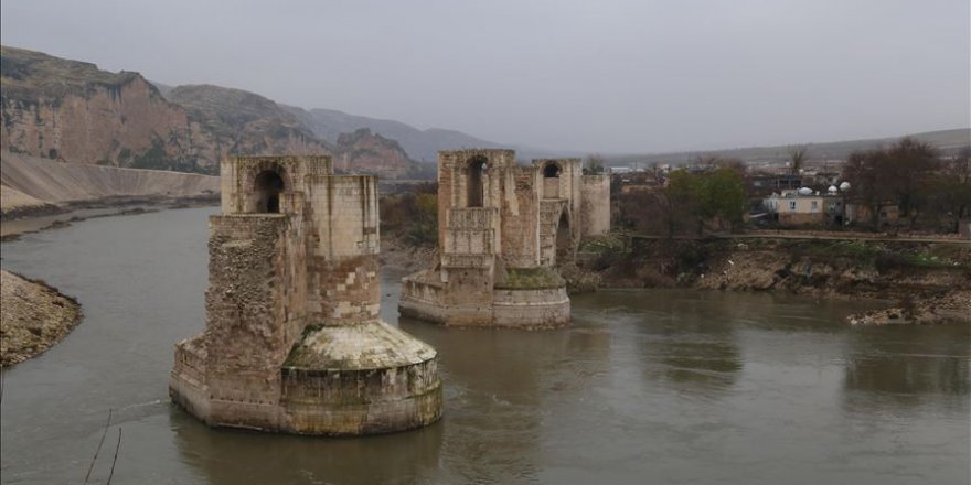 Hasankeyf'teki 609 yıllık Er- Rızk Camisi'nin ana gövdesi taşındı