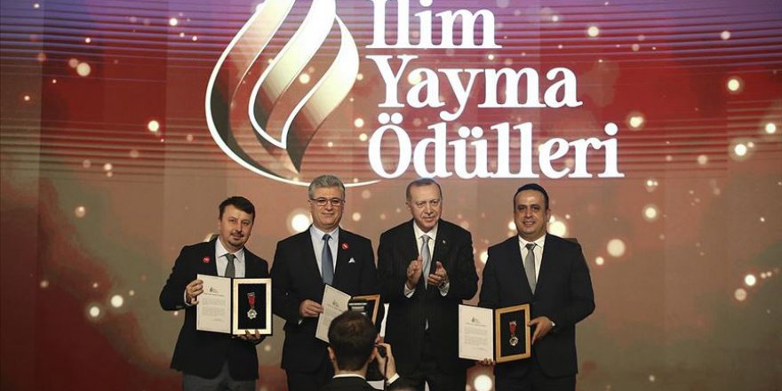 İlim Yayma Ödülleri sahiplerini buldu