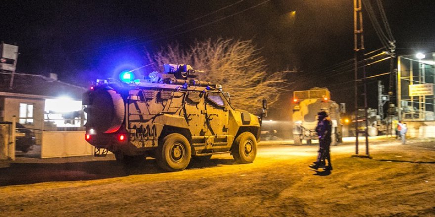 Komandolar vatandaşların okuduğu Fetih Suresi eşliğinde sınıra gitti