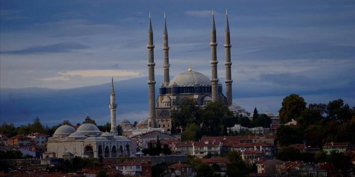 Minareler salgın sürecinde de 'kurtuluşa' çağırdı