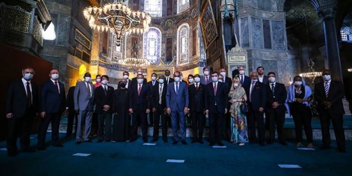 Cumhurbaşkanlığı Sözcüsü Kalın, büyükelçilerle Ayasofya-i Kebir Camii'ni ziyaret etti