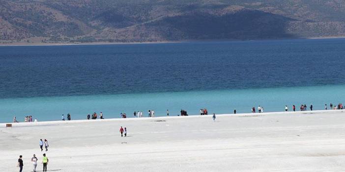 Salda Gölü'nden kil alanlara 392 lira ceza uygulanıyor