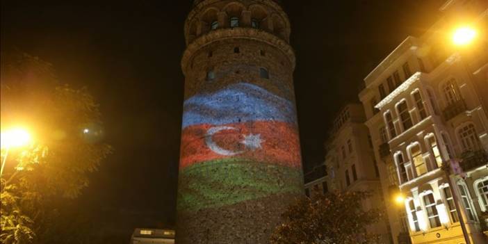 Galata Kulesi'ne Azerbaycan bayrağı yansıtması yapıldı