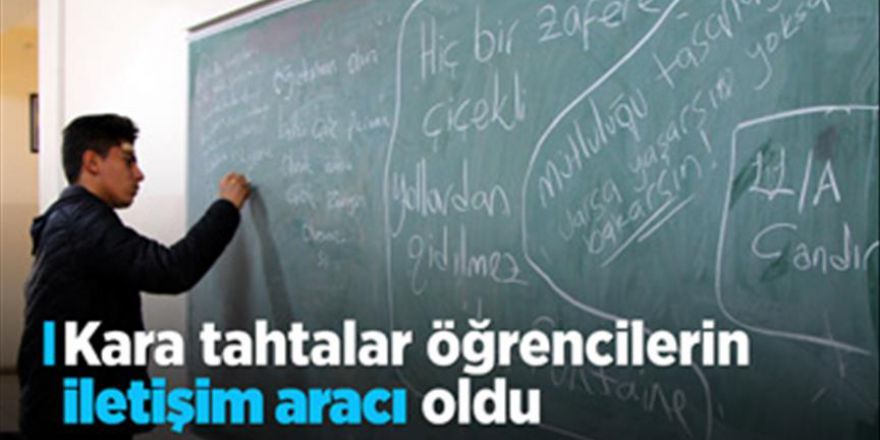 Kara tahtalar öğrencilerin iletişim aracı oldu