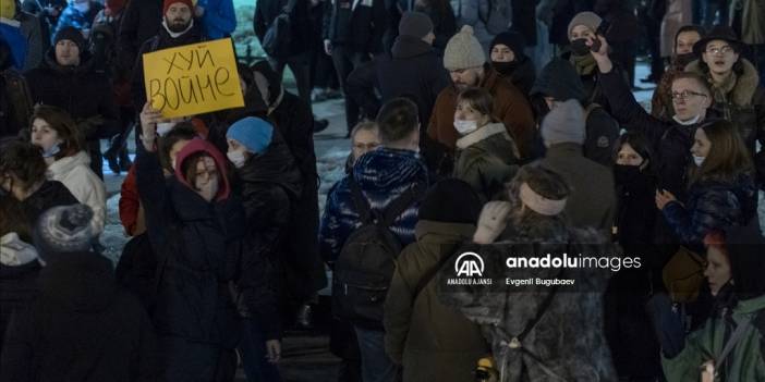 Kiev'de vatandaşlar metro istasyonlarına sığındı