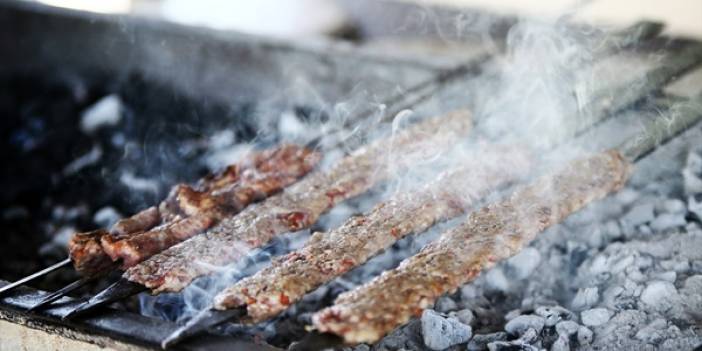 Seyyar tezgahlardaki tescilli lezzet: Adana kebabı