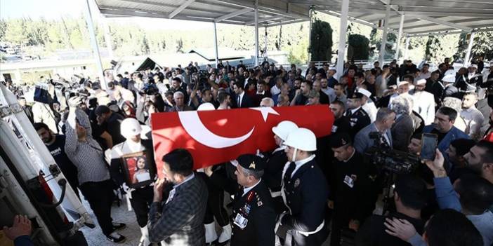 İstanbul'daki terör saldırısında hayatını kaybeden baba kızın cenazeleri toprağa verildi