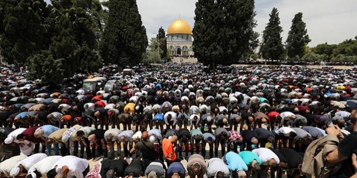 Mescid-i Aksa'da ramazan ayının son cuma namazı kılındı