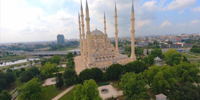 Adana Sabancı Merkez Camisi ve çevresi FPV dronla görüntülendi