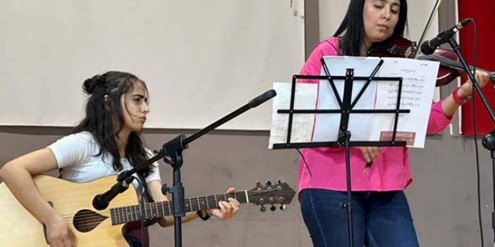 Adana Gençlik Merkezinde 'Engelleri Sporla Aşıyoruz' Projesi Kapsamında Müzik Eşliğinde Açılış Programı Yapıldı.