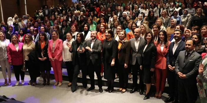 Cumhur İttifakı'nın Adana'daki belediye başkan adayları, kadınların sorularını yanıtladı