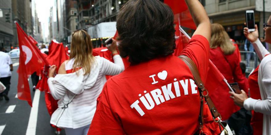 New York ve Romanya’da Türk yürüyüşü düzenlendi