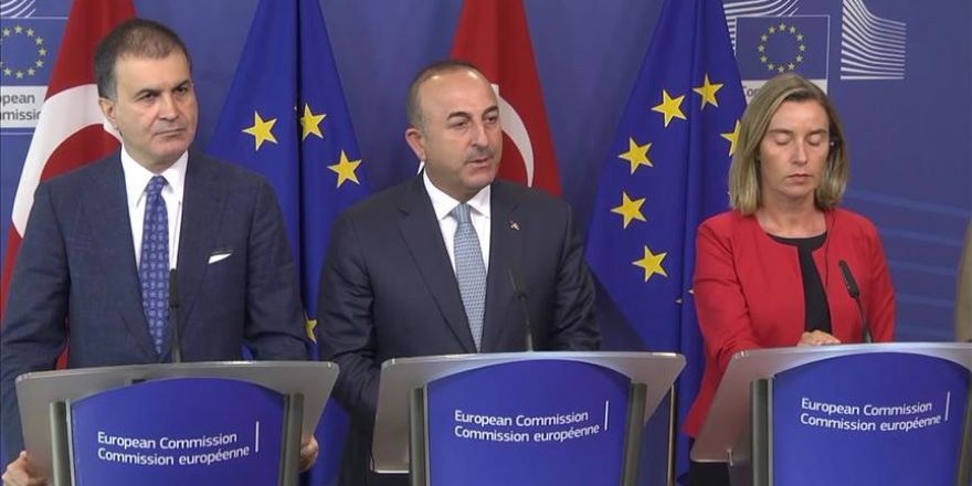 Dışişleri Bakanı Çavuşoğlu: Demokratik muhalefetle teröre destek verenler ayrımını bilmeliyiz