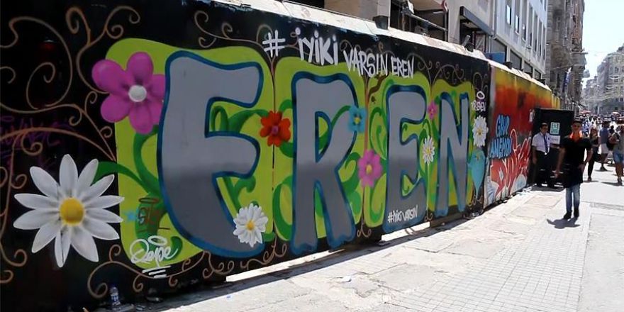 Şehit Eren Bülbül için İstiklal Caddesi'nde grafiti