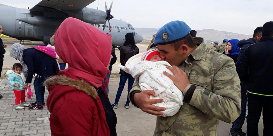 Komandolar dualarla Afrin'e uğurlandı