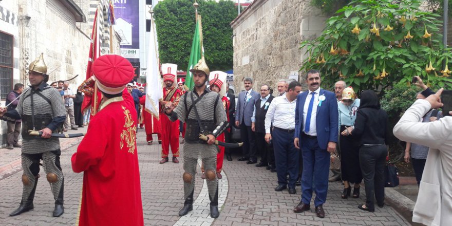 Adana'da Vakıf Haftası Kutlamaları Mehteran Gösterisi ile Devam Etti..